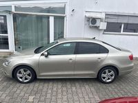 Gebraucht VW Jetta Comfortline 140 PS (102 kW) 2013 Gold Limousine