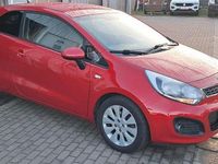 Gebraucht Kia Rio Attract 86 PS (63 kW) 2013 (beg) signal red Kleinwagen