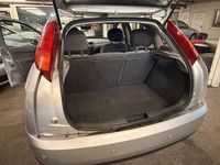 Gebraucht Ford Focus Trend 101 PS (74 kW) 1999 Silber Limousine