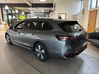 Gebraucht VW Passat R-line 150 PS (110 kW) 2024 Grau Kombi