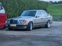 Gebraucht Mercedes E260 160 PS (117 kW) 1987 Andere farben Limousine