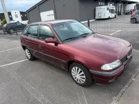 Usata Opel Astra 75 CV (55 kW) 1997 Rosso Berlina