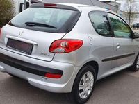 Gebraucht Peugeot 206+ Urban Move 60 PS (44 kW) 2011 Silber Kleinwagen