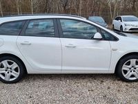 Używany Opel Astra Design Edition 110 KM (80 kW) 2012 Biały Kombi