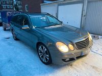 Gebraucht Mercedes E220 170 PS (125 kW) 2006 Blau Kombi