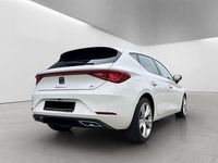 Używany Seat Leon FR 131 KM (96 kW) 2023 Biały Sedan/Limuzyna
