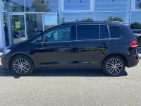 Gebraucht VW Touran Highline 150 PS (110 kW) 2023 Deep black perleffekt Van / Kleinbus