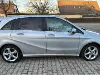 Gebraucht Mercedes B180 122 PS (89 kW) 2011 Silber Kleinwagen