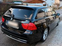 Gebraucht BMW 320 184 PS (135 kW) 2011 Schwarz Kombi