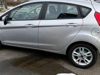 Gebraucht Ford Fiesta Trend 82 PS (60 kW) 2015 Silber Limousine