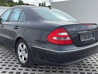 Gebraucht Mercedes E220 Avantgarde 150 PS (110 kW) 2006 Blau Limousine
