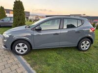 Neu Dacia Sandero Essentiel 91 PS (66 kW) 2026 Grau Limousine