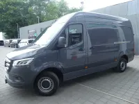 Gebraucht Mercedes Sprinter 170 PS (125 kW) 2023 Grau Van