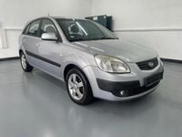 Gebraucht Kia Rio 110 PS (80 kW) 2005 Silber Limousine