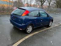 Gebraucht Ford Focus 115 PS (84 kW) 2000 Blau Kleinwagen