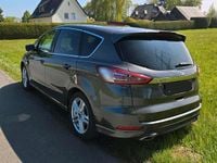 Gebraucht Ford S-MAX Titanium 179 PS (131 kW) 2018 Grau Van / Kleinbus