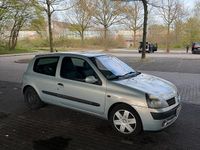 Gebraucht Renault Clio II 75 PS (55 kW) 2002 Silber Kleinwagen