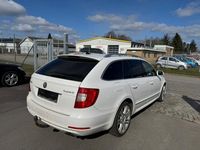 Gebraucht Skoda Superb Elegance 200 PS (147 kW) 2011 Weiß Kombi