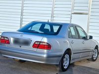 Gebraucht Mercedes E220 143 PS (105 kW) 1999 Limousine