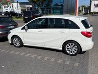 Gebraucht Mercedes B180 Edition 109 PS (80 kW) 2013 Weiß Kleinwagen