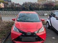 Gebraucht Toyota Aygo 69 PS (50 kW) 2014 Rot Kleinwagen