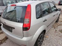 Gebraucht Ford Fiesta Trend 80 PS (58 kW) 2004 Silber Kleinwagen