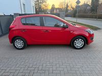 Gebraucht Hyundai i20 Edition 86 PS (63 kW) 2013 Rot Kleinwagen