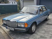 Gebraucht Mercedes E230 136 PS (100 kW) 1982 Blau Limousine