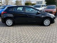Gebraucht Hyundai i30 Classic 110 PS (80 kW) 2015 Schwarz Limousine