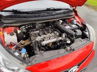 Gebraucht Hyundai i20 Edition 75 PS (55 kW) 2013 Rot Kleinwagen