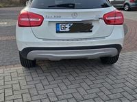 Gebraucht Mercedes GLA220 170 PS (125 kW) 2015 Weiß SUV