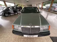 Gebraucht Mercedes E230 132 PS (97 kW) 1987 Nelkengrün Limousine