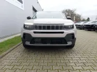 Neu Jeep Avenger Altitude 101 PS (74 kW) 2025 Stone grey SUV