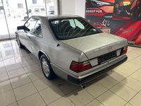 Używany Mercedes E220 150 KM (110 kW) 1993 Szary Coupe