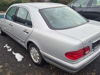 Gebraucht Mercedes E230 Elegance 150 PS (110 kW) 1997 Silber Limousine