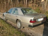 Gebraucht Mercedes E200 122 PS (89 kW) 1991 Silber Limousine