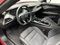 Gebraucht Audi e-tron GT quattro Comfort 350 kW (476 PS) 2023 Tangorot (metallic) Limousine