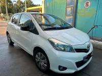 Gebraucht Toyota Yaris Club 101 PS (74 kW) 2011 Weiß Kleinwagen