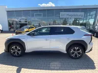 Gebraucht Toyota bZ4X Basis 150 kW (204 PS) 2023 Platinumweiß perleffekt SUV