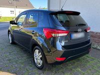 Gebraucht Hyundai ix20 Trend 90 PS (66 kW) 2011 Schwarz Kleinwagen