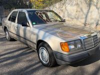 Gebraucht Mercedes E230 132 PS (97 kW) 1987 Silber Limousine
