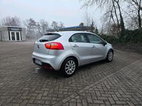 Gebraucht Kia Rio 90 PS (66 kW) 2011 Silber Kleinwagen