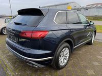 Gebraucht VW Touareg Elegance 286 PS (210 kW) 2023 Blau SUV