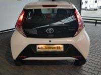 Gebraucht Toyota Aygo 69 PS (50 kW) 2014 Weiß Kleinwagen