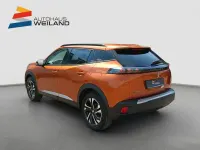 Gebraucht Peugeot e-2008 Allure 100 kW (136 PS) 2022 Lackierung orange fusion/typ aussenverkleidung metalliclackierung SUV