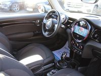 Gebraucht Mini Cooper Essential 136 PS (100 kW) 2023 Melting silver iii Kleinwagen