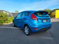 Gebraucht Ford Fiesta Titanium 95 PS (69 kW) 2011 Blau Kleinwagen