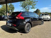 Gebraucht Volvo V40 Momentum 122 PS (89 kW) 2018 Schwarz Kombi