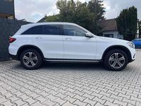 Gebraucht Mercedes GLC300 245 PS (180 kW) 2018 Polarweiss  unilack SUV