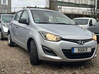 Gebraucht Hyundai i20 Classic 86 PS (63 kW) 2015 Silber Kleinwagen
